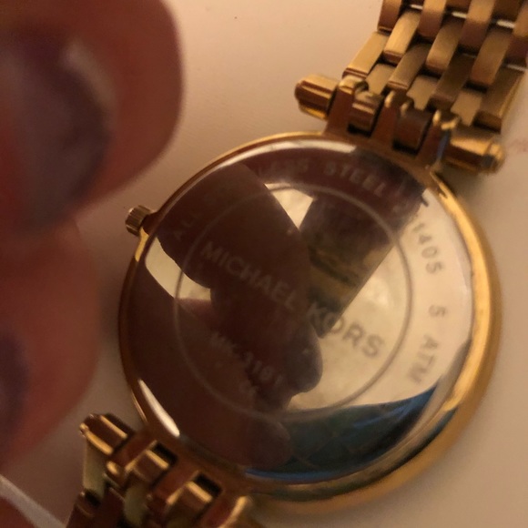 Michael Kors gold watch - Picture 4 of 6